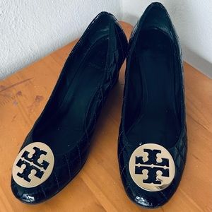 Tory Burch Quilted Patent Leather Quinn Wedge Size 10